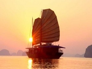 Halong Bay: One of Asia’s top five tropical island paradises - ảnh 1